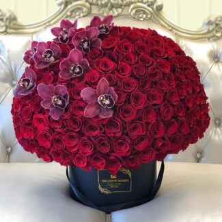 red roses round box bouquet