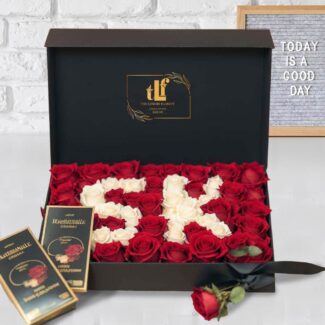 white and red roses bouquet box