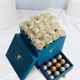 white roses bouquet box